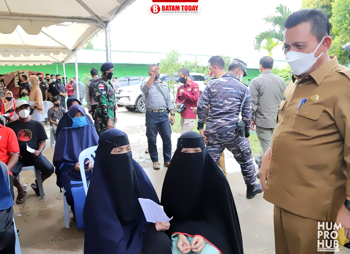 Gubernur Kepri, H. Ansar Ahmad saat menyapa masyarakat